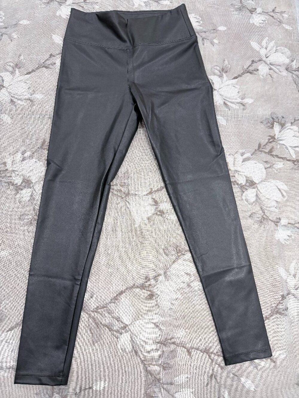 American Eagle Faux Leather Coated Leggings Black High Rise Skinny Medium